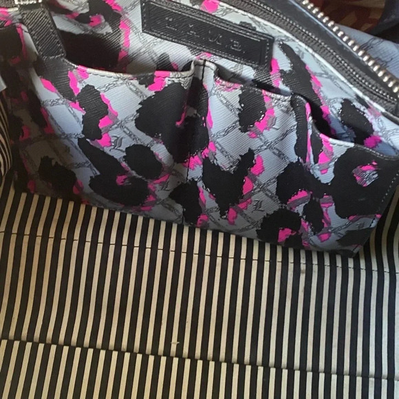 L.A.M.B. By Gwen Stefani Satchel - Picture 13 of 15